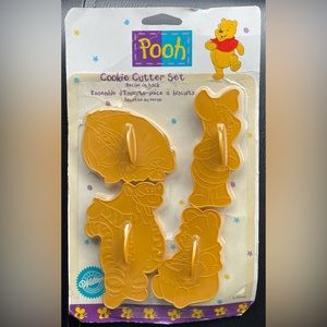 Wilton Disney Cookie Cutter Set of 4 Winnie the Pooh Eeyore Tigger Piglet New‎